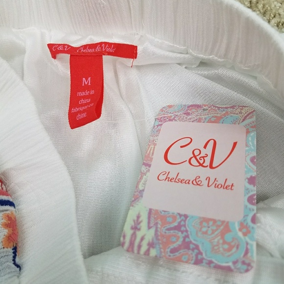 Chelsea & Violet Boho Embroidered Floral Short NWT - Picture 5 of 7